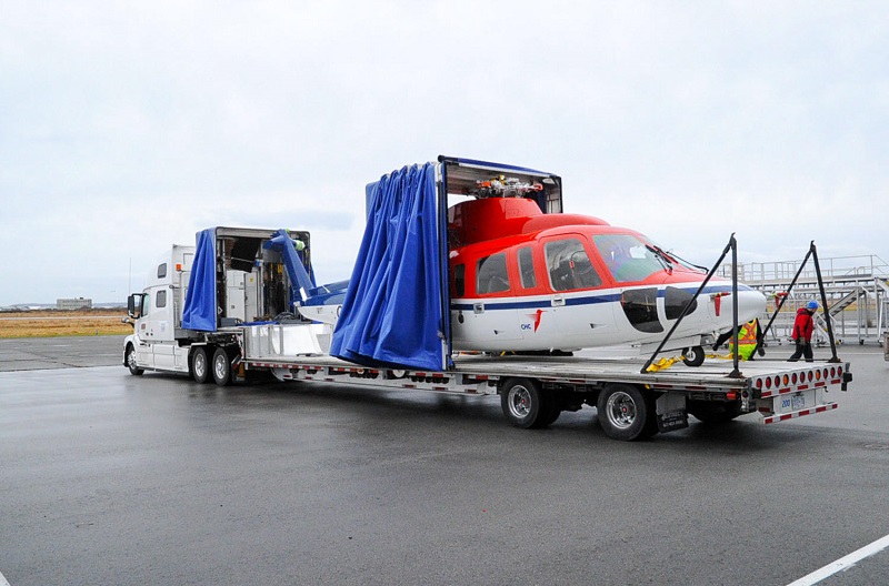 Step-deck enclosed helicopter transport trailer